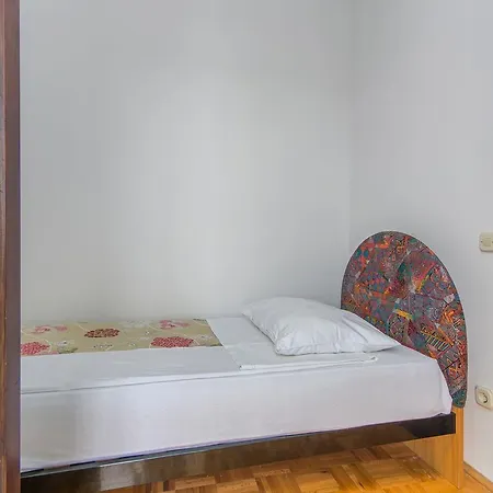 Evelyn Brostolade Gostinjska kuća