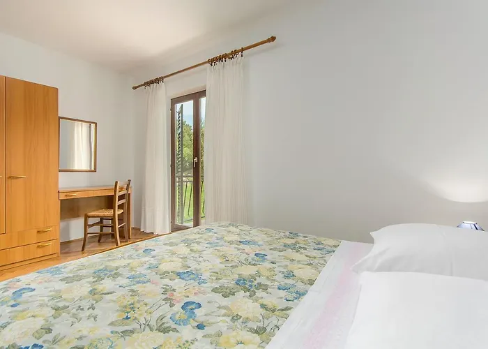 Evelyn Brostolade 3*