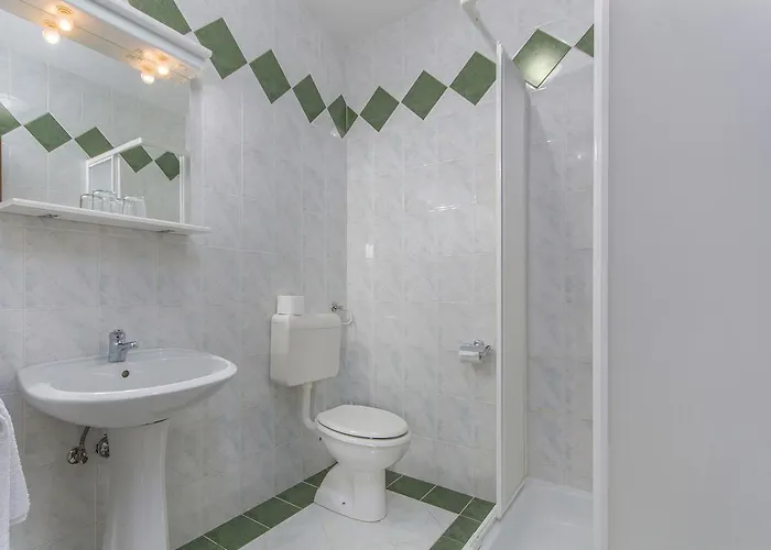 Evelyn Brostolade 3*